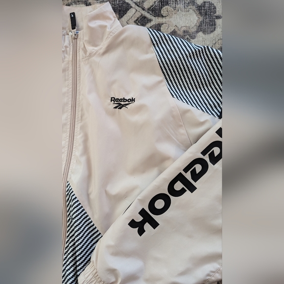 Reebook women's windbreaker (M) - Picture 6 of 7